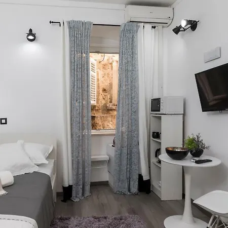 Tomasi One Guest house 3*