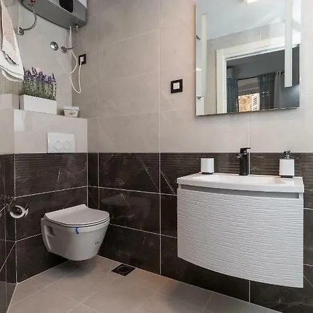 Tomasi One Guest house