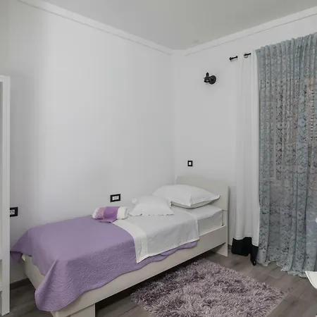 Tomasi One Гостевой дом